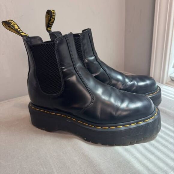 Unbranded Shoes - Dr. Martens 2976 Polished Smooth Leather Platform Chelsea Boots Size: USW 9, M 8
